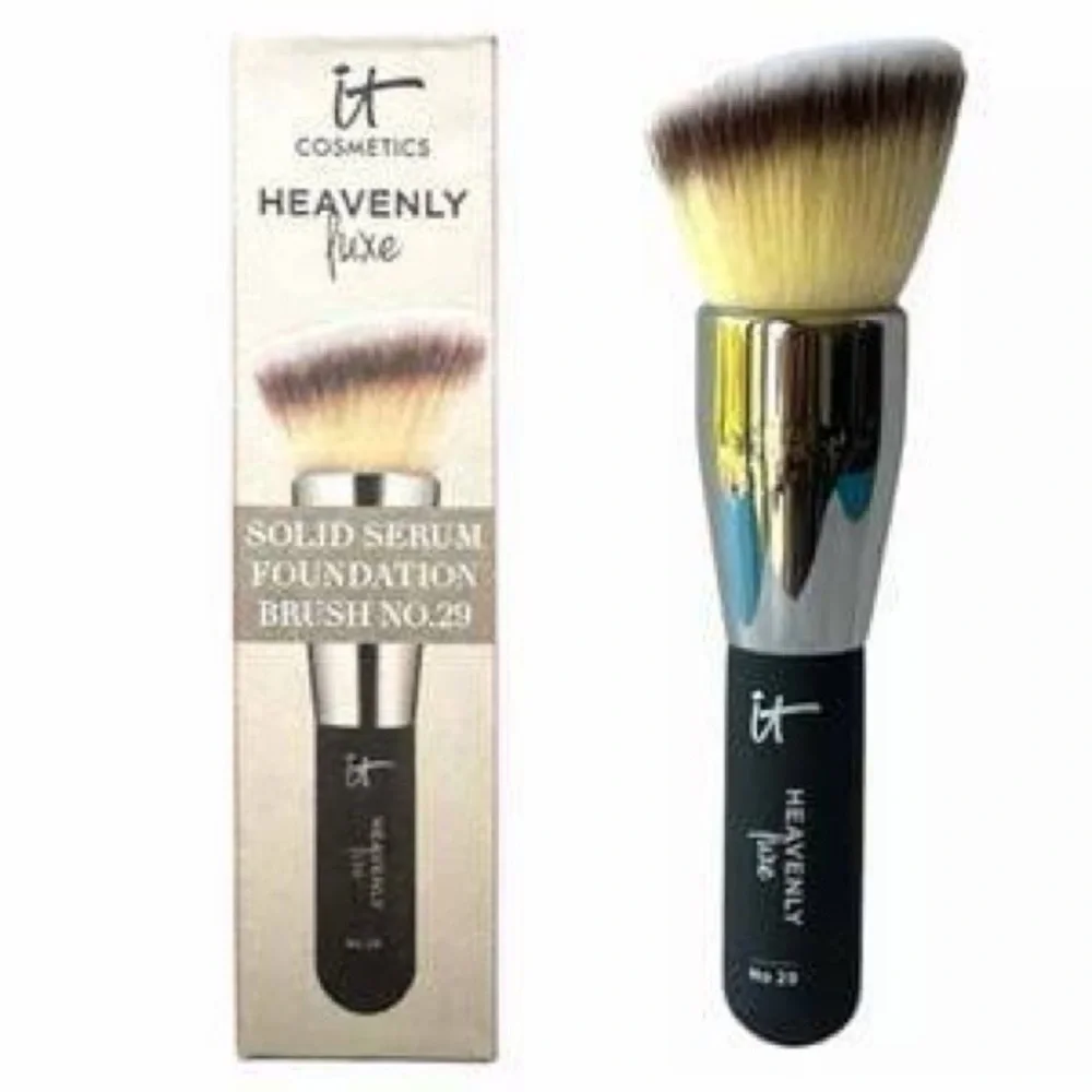 ✨ IT Cosmetics Heavenly Luxe™ Solid Serum Foundation Brush No. 29 ✨